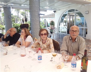 Cristobal y los compañeros de Málaga durante la comida.